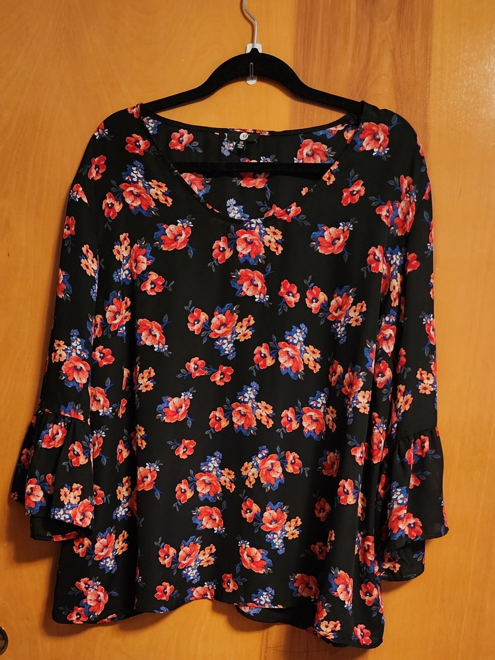 Black Floral Bell-Sleeve Tunic Top - Red & Blue Print